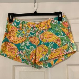 Lilly Pulitzer Shorts size 2 excellent condition two front pockets inseam 3”